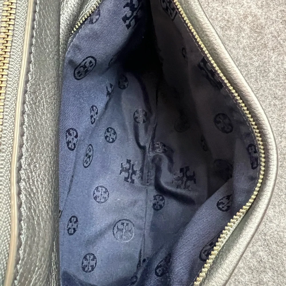 Tory Burch Reva metallic leather fold-over clutch Logo (Without Shoulder Strap) - Picture 5 of 10